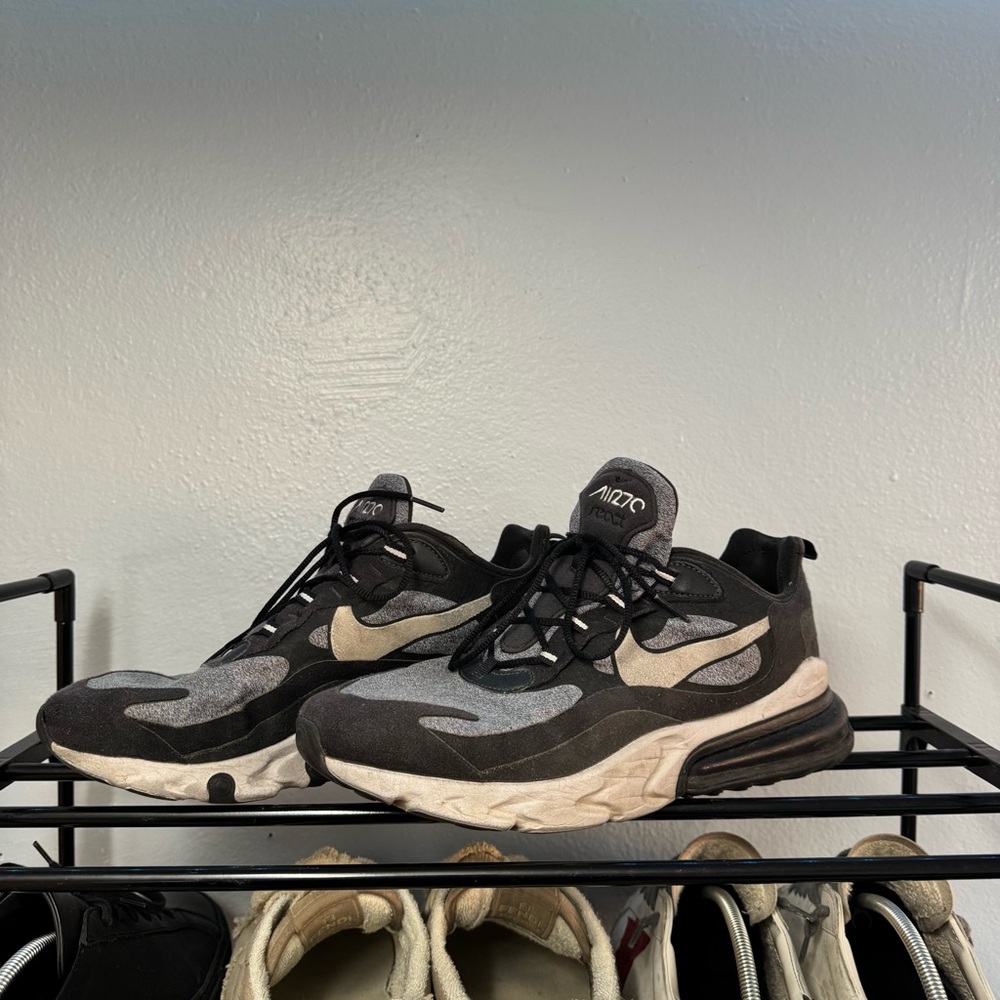 Nike 270 React - Black and Gray